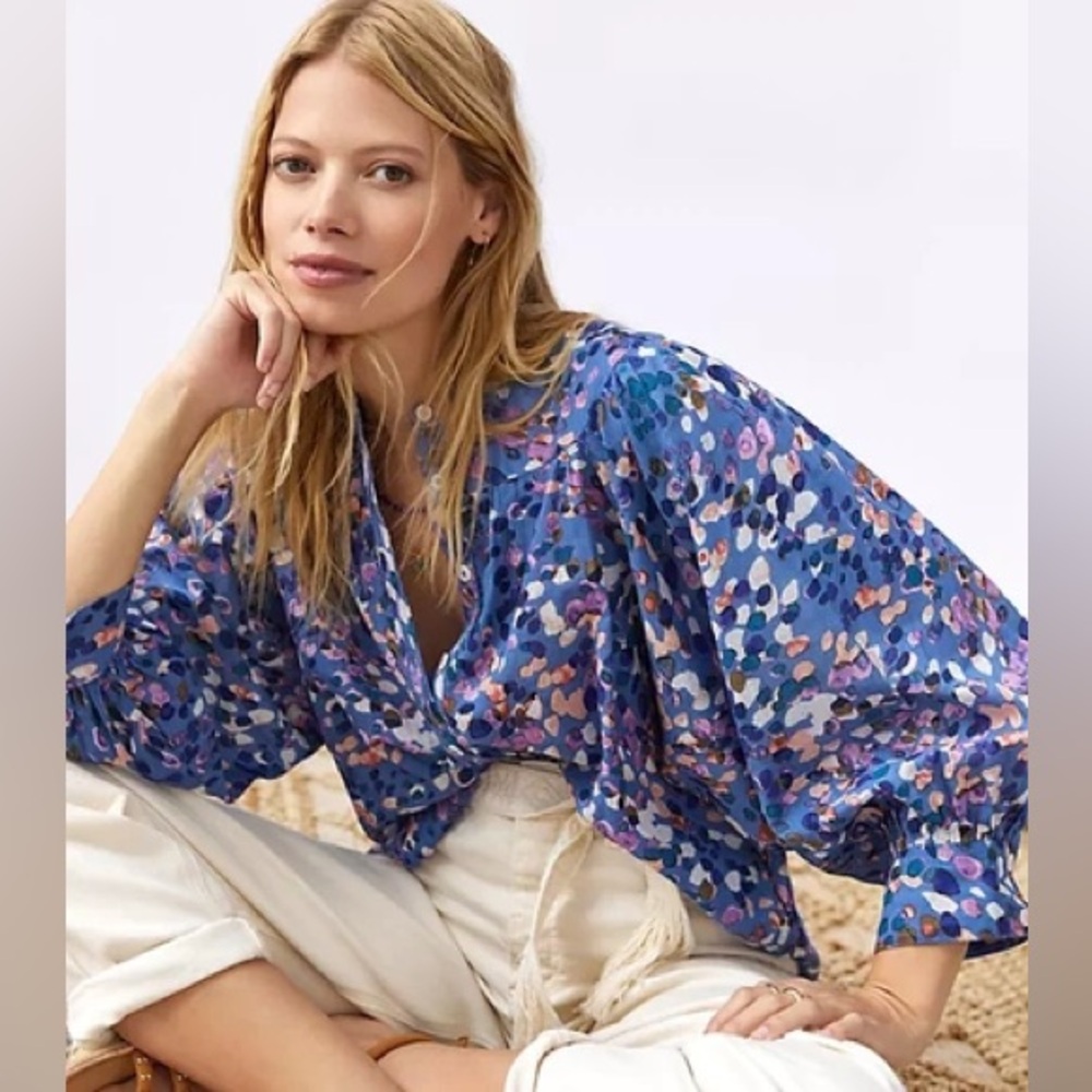 Anthropologie Maeve Puff Sleeved Buttondown Blouse blue motif print, size medium
